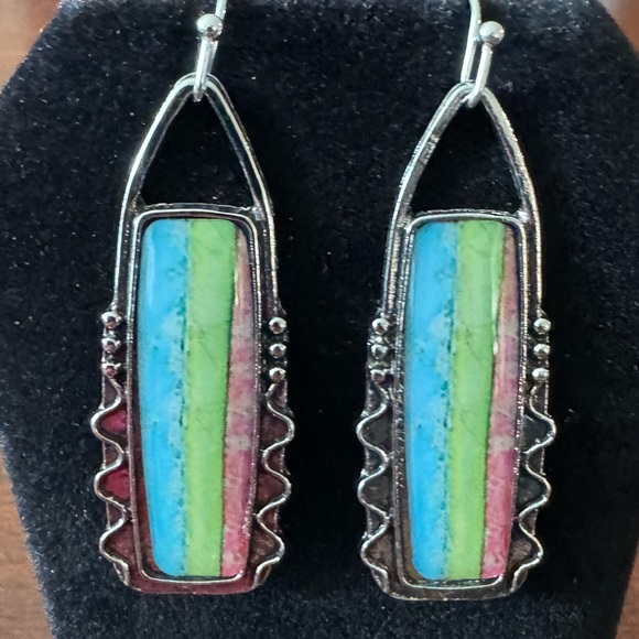 BOHO CRAFTED MULTI COLORED INLAID HOOK DANGLE SILVER TONE VINTAGE EARRINGS - Picture 2 of 6